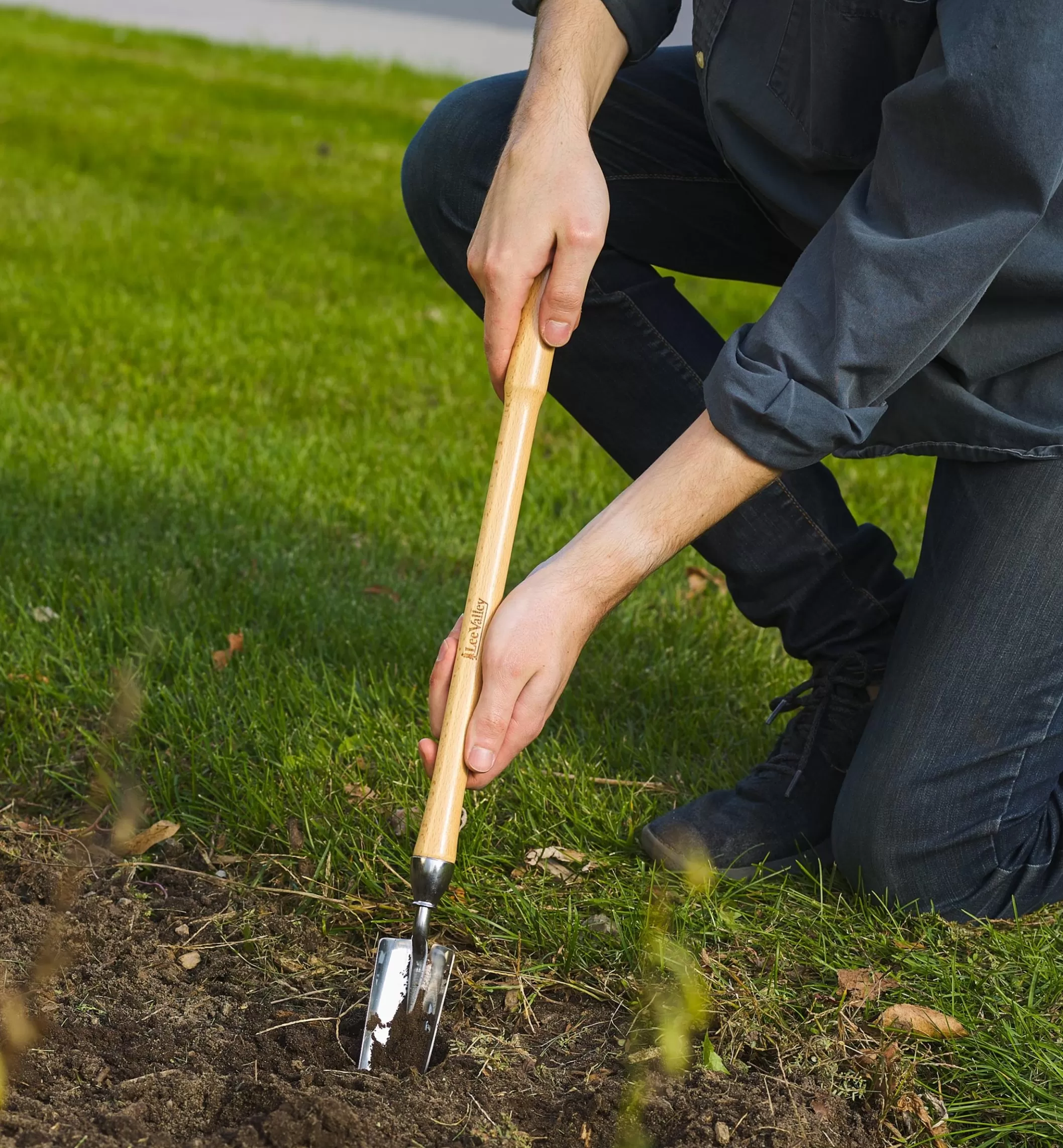 Hot Lee Valley Mid-Length Bulb Planter