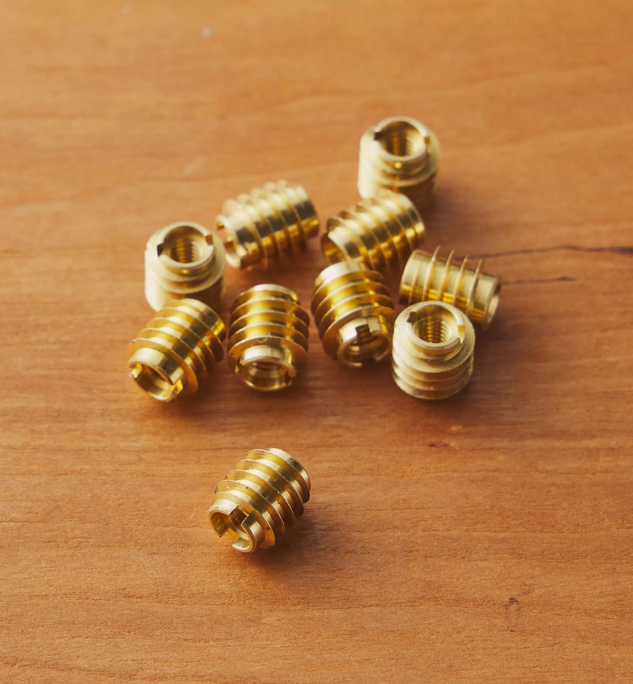 Store Lee Valley M4-0.7 Brass Knife-Edge Insert Nuts