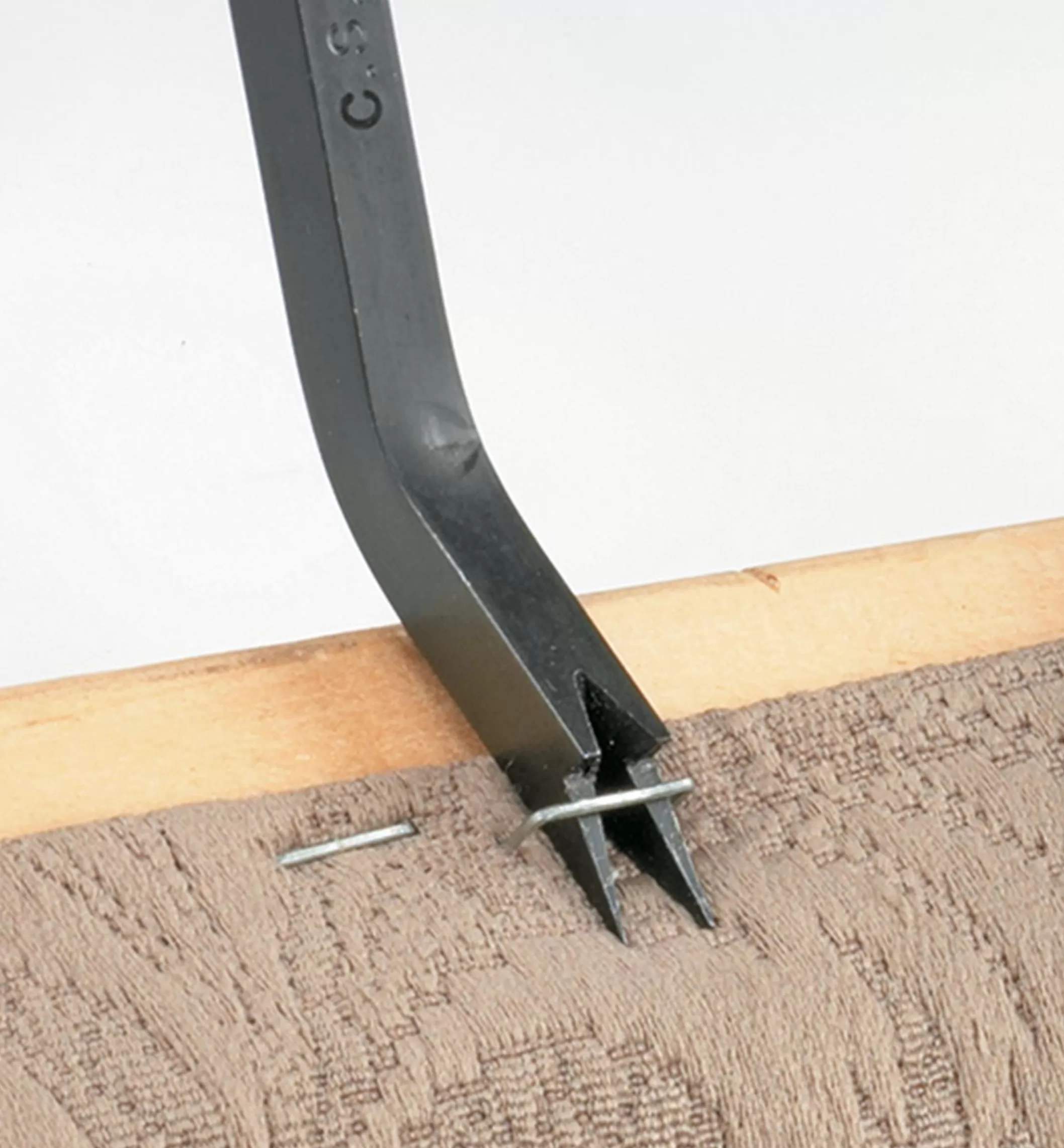 Cheap Lee Valley Staple Lifter