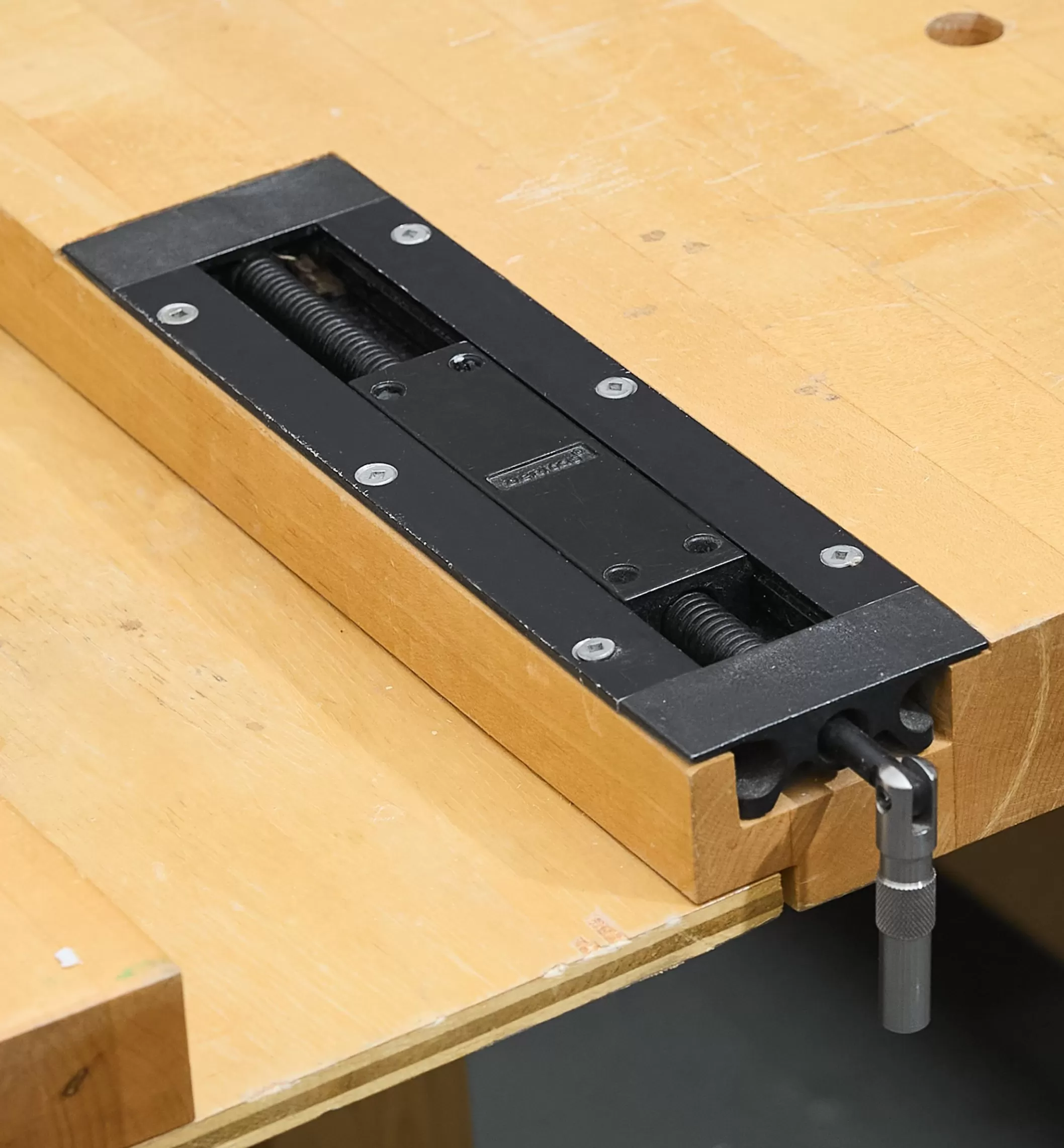 Cheap Lee Valley Veritas Inset Vise